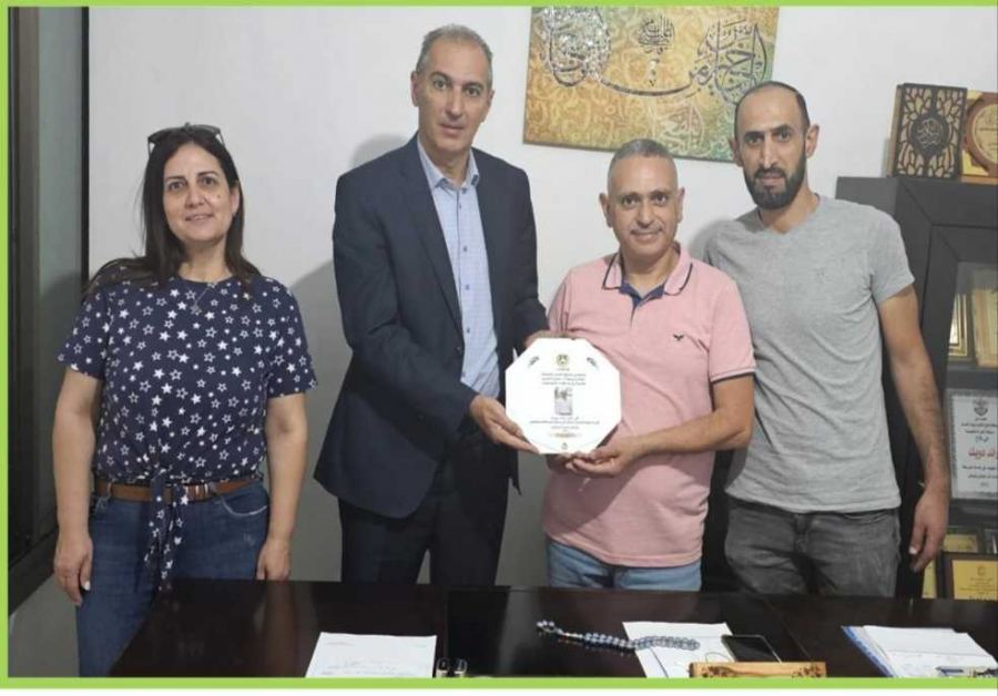 جامعة القدس المفتوحة فرع بيت لحم تكرم السيد رائد دويك رئيس جمعية 